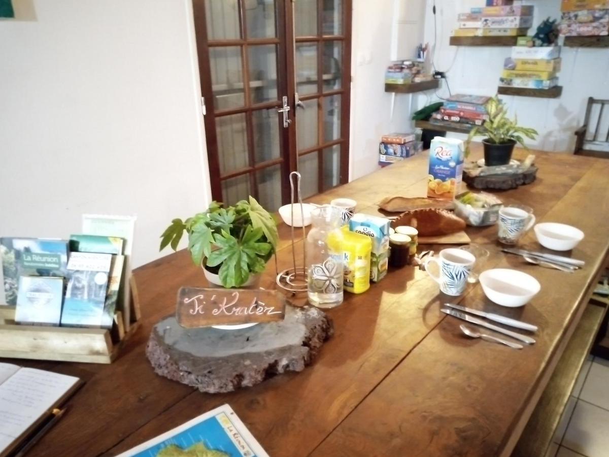 Ti'Kratèr Apartment Le Tampon Bagian luar foto